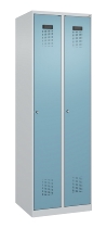 C+P Wäsche-Spind Evolo PLUS 049020-22B mit Sockel 2 Abt.je 400mm Drehriegel (HxBxT) 1950x800x500mm 7035/3000