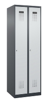 C+P Wäsche-Spind Evolo PLUS 049020-22B mit Sockel 2 Abt.je 400mm Drehriegel (HxBxT) 1950x800x500mm 7035/3000