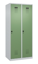 C+P Wäsche-Spind Evolo PLUS 049020-22B mit Sockel 2 Abt.je 400mm Drehriegel (HxBxT) 1950x800x500mm 7035/3000