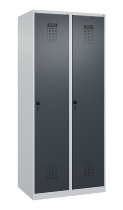 C+P Wäsche-Spind Evolo PLUS 049020-22B mit Sockel 2 Abt.je 400mm Drehriegel (HxBxT) 1950x800x500mm 7035/3000