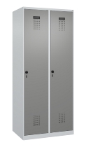 C+P Wäsche-Spind Evolo PLUS 049020-22B mit Sockel 2 Abt.je 400mm Drehriegel (HxBxT) 1950x800x500mm 7035/3000