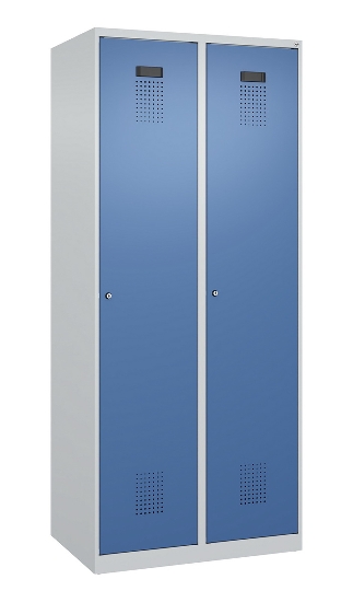C+P Wäsche-Spind Evolo PLUS 049020-22B mit Sockel 2 Abt.je 400mm Drehriegel (HxBxT) 1950x800x500mm 7035/3000