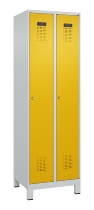 C+P Wäsche-Spind Evolo PLUS 049020-22B mit Sockel 2 Abt.je 400mm Drehriegel (HxBxT) 1950x800x500mm 7035/3000