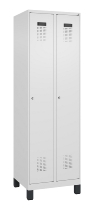 C+P Wäsche-Spind Evolo PLUS 049020-22B mit Sockel 2 Abt.je 400mm Drehriegel (HxBxT) 1950x800x500mm 7035/3000