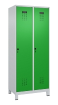C+P Wäsche-Spind Evolo PLUS 049020-22B mit Sockel 2 Abt.je 400mm Drehriegel (HxBxT) 1950x800x500mm 7035/3000