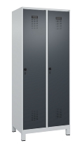 C+P Wäsche-Spind Evolo PLUS 049020-22B mit Sockel 2 Abt.je 400mm Drehriegel (HxBxT) 1950x800x500mm 7035/3000