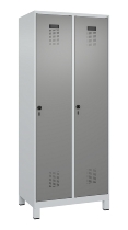C+P Wäsche-Spind Evolo PLUS 049020-22B mit Sockel 2 Abt.je 400mm Drehriegel (HxBxT) 1950x800x500mm 7035/3000