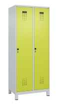 C+P Wäsche-Spind Evolo PLUS 049020-22B mit Sockel 2 Abt.je 400mm Drehriegel (HxBxT) 1950x800x500mm 7035/3000