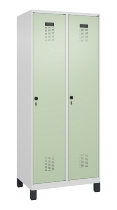 C+P Wäsche-Spind Evolo PLUS 049020-22B mit Sockel 2 Abt.je 400mm Drehriegel (HxBxT) 1950x800x500mm 7035/3000