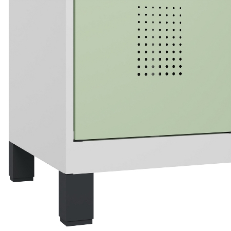 C+P Wäsche-Spind Evolo PLUS 049020-22B mit Sockel 2 Abt.je 400mm Drehriegel (HxBxT) 1950x800x500mm 7035/3000