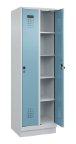 C+P Wäsche-Spind Evolo PLUS 049020-22B mit Sockel 2 Abt.je 400mm Drehriegel (HxBxT) 1950x800x500mm 7035/3000