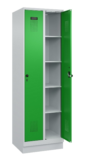 C+P Wäsche-Spind Evolo PLUS 049020-22B mit Sockel 2 Abt.je 400mm Drehriegel (HxBxT) 1950x800x500mm 7035/3000