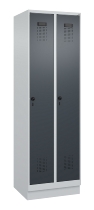 C+P Wäsche-Spind Evolo PLUS 049020-22B mit Sockel 2 Abt.je 400mm Drehriegel (HxBxT) 1950x800x500mm 7035/3000