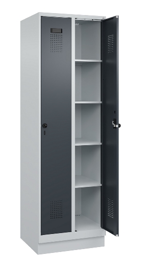 C+P Wäsche-Spind Evolo PLUS 049020-22B mit Sockel 2 Abt.je 400mm Drehriegel (HxBxT) 1950x800x500mm 7035/3000