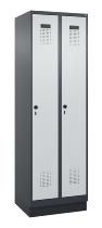 C+P Wäsche-Spind Evolo PLUS 049020-22B mit Sockel 2 Abt.je 400mm Drehriegel (HxBxT) 1950x800x500mm 7035/3000