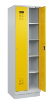 C+P Wäsche-Spind Evolo PLUS 049020-22B mit Sockel 2 Abt.je 400mm Drehriegel (HxBxT) 1950x800x500mm 7035/3000