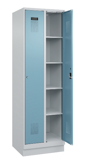 C+P Wäsche-Spind Evolo PLUS 049020-22B mit Sockel 2 Abt.je 400mm Drehriegel (HxBxT) 1950x800x500mm 7035/3000