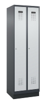 C+P Wäsche-Spind Evolo PLUS 049020-22B mit Sockel 2 Abt.je 400mm Drehriegel (HxBxT) 1950x800x500mm 7035/3000