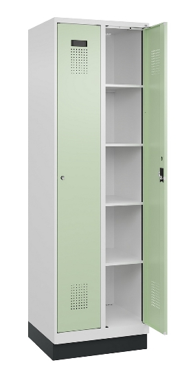 C+P Wäsche-Spind Evolo PLUS 049020-22B mit Sockel 2 Abt.je 400mm Drehriegel (HxBxT) 1950x800x500mm 7035/3000