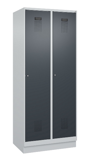 C+P Wäsche-Spind Evolo PLUS 049020-22B mit Sockel 2 Abt.je 400mm Drehriegel (HxBxT) 1950x800x500mm 7035/3000