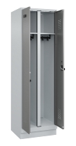 C+P Schwarz-Weiß-Spind Evolo PLUS 049022-20 mit Sockel 2 Abt.300mm Drehriegel (HxBxT) 1850x600x500mm 7016/7035