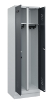 C+P Schwarz-Weiß-Spind Evolo PLUS 049022-20 mit Sockel 2 Abt.300mm Drehriegel (HxBxT) 1850x600x500mm 7016/7035