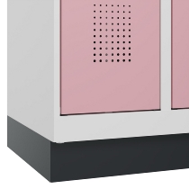 C+P Schwarz-Weiß-Spind Evolo PLUS 049022-20 mit Sockel 2 Abt.300mm Drehriegel (HxBxT) 1850x600x500mm 7016/7035