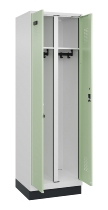 C+P Schwarz-Weiß-Spind Evolo PLUS 049022-20 mit Sockel 2 Abt.300mm Drehriegel (HxBxT) 1850x600x500mm 7016/7035