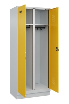 C+P Schwarz-Weiß-Spind Evolo PLUS 049022-20 mit Sockel 2 Abt.300mm Drehriegel (HxBxT) 1850x600x500mm 7016/7035