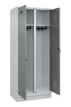 C+P Schwarz-Weiß-Spind Evolo PLUS 049022-20 mit Sockel 2 Abt.300mm Drehriegel (HxBxT) 1850x600x500mm 7016/7035