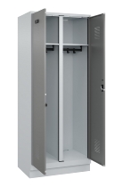 C+P Schwarz-Weiß-Spind Evolo PLUS 049022-20 mit Sockel 2 Abt.300mm Drehriegel (HxBxT) 1850x600x500mm 7016/7035