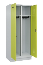 C+P Schwarz-Weiß-Spind Evolo PLUS 049022-20 mit Sockel 2 Abt.300mm Drehriegel (HxBxT) 1850x600x500mm 7016/7035