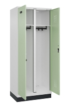 C+P Schwarz-Weiß-Spind Evolo PLUS 049022-20 mit Sockel 2 Abt.300mm Drehriegel (HxBxT) 1850x600x500mm 7016/7035