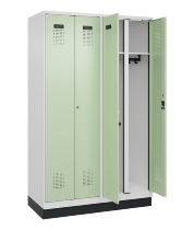 C+P Schwarz-Weiß-Spind Evolo PLUS 049022-20 mit Sockel 2 Abt.300mm Drehriegel (HxBxT) 1850x600x500mm 7016/7035