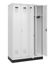 C+P Schwarz-Weiß-Spind Evolo PLUS 049022-20 mit Sockel 2 Abt.300mm Drehriegel (HxBxT) 1850x600x500mm 7016/7035