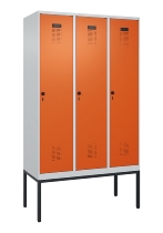 C+P Spind Evolo PLUS 0490307-32 mit Gestell 3 Abt.je 400mm Drehriegel (HxBxT) 2120x1200x815mm 7035/2004