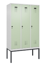 C+P Spind Evolo PLUS 0490307-32 mit Gestell 3 Abt.je 400mm Drehriegel (HxBxT) 2120x1200x815mm 7035/2004