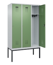C+P Spind Evolo PLUS 0490307-32 mit Gestell 3 Abt.je 400mm Drehriegel (HxBxT) 2120x1200x815mm 7035/2004