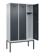 C+P Spind Evolo PLUS 0490307-32 mit Gestell 3 Abt.je 400mm Drehriegel (HxBxT) 2120x1200x815mm 7035/2004