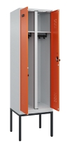 C+P Schwarz-Weiß-Spind Evolo PLUS 0490327-40 mit Gestell 4 Abt.je 300mm Drehriegel (HxBxT) 2120x1200x815mm 7035/0010