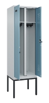 C+P Schwarz-Weiß-Spind Evolo PLUS 0490327-40 mit Gestell 4 Abt.je 300mm Drehriegel (HxBxT) 2120x1200x815mm 7035/0010