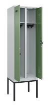 C+P Schwarz-Weiß-Spind Evolo PLUS 0490327-40 mit Gestell 4 Abt.je 300mm Drehriegel (HxBxT) 2120x1200x815mm 7035/0010