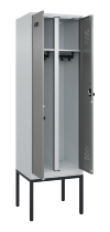 C+P Schwarz-Weiß-Spind Evolo PLUS 0490327-40 mit Gestell 4 Abt.je 300mm Drehriegel (HxBxT) 2120x1200x815mm 7035/0010