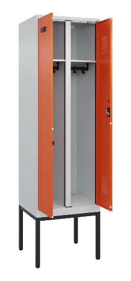 C+P Schwarz-Weiß-Spind Evolo PLUS 0490327-40 mit Gestell 4 Abt.je 300mm Drehriegel (HxBxT) 2120x1200x815mm 7035/0010