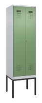 C+P Schwarz-Weiß-Spind Evolo PLUS 0490327-40 mit Gestell 4 Abt.je 300mm Drehriegel (HxBxT) 2120x1200x815mm 7035/0010