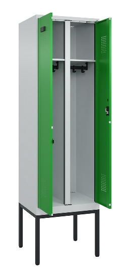 C+P Schwarz-Weiß-Spind Evolo PLUS 0490327-40 mit Gestell 4 Abt.je 300mm Drehriegel (HxBxT) 2120x1200x815mm 7035/0010