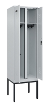 C+P Schwarz-Weiß-Spind Evolo PLUS 0490327-40 mit Gestell 4 Abt.je 300mm Drehriegel (HxBxT) 2120x1200x815mm 7035/0010