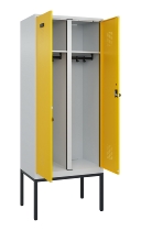 C+P Schwarz-Weiß-Spind Evolo PLUS 0490327-40 mit Gestell 4 Abt.je 300mm Drehriegel (HxBxT) 2120x1200x815mm 7035/0010