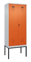 C+P Schwarz-Weiß-Spind Evolo PLUS 0490327-40 mit Gestell 4 Abt.je 300mm Drehriegel (HxBxT) 2120x1200x815mm 7035/0010
