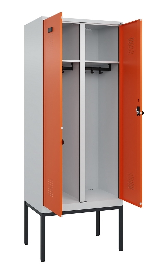 C+P Schwarz-Weiß-Spind Evolo PLUS 0490327-40 mit Gestell 4 Abt.je 300mm Drehriegel (HxBxT) 2120x1200x815mm 7035/0010